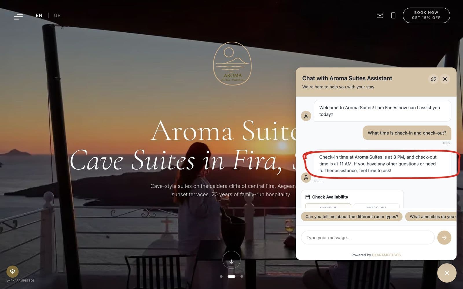 Η αρχική σελίδα του Aroma Suites με ανοιχτό chat: ο επισκέπτης ρωτάει «What time is check-in and check-out?», ο βοηθός απαντάει 3 μ.μ. και 11 π.μ. (κυκλωμένο με κόκκινο), και από κάτω ανοίγει έλεγχος διαθεσιμότητας