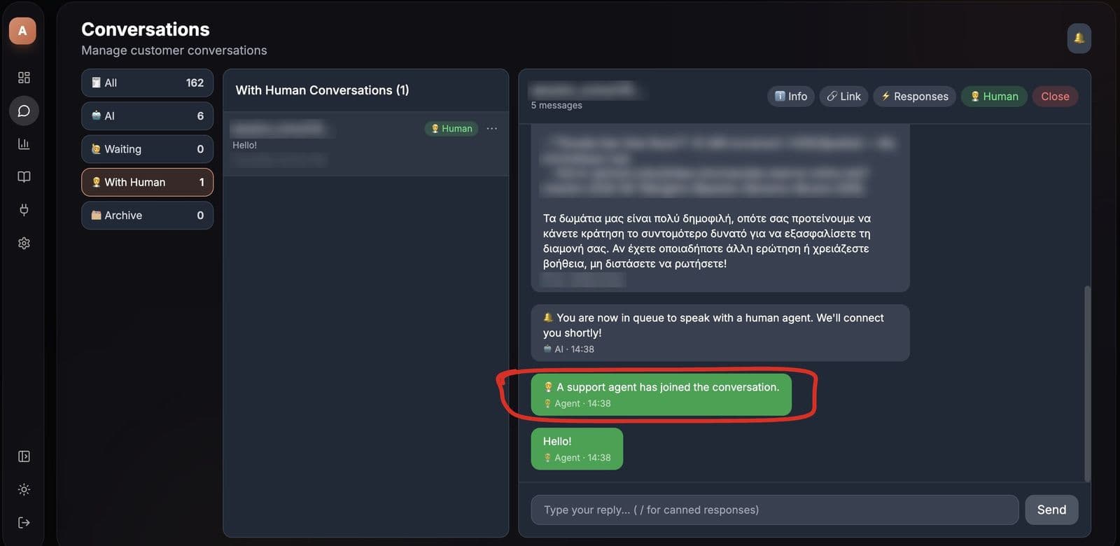 Μια συζήτηση στο inbox του os.liberators.ai που το chatbot πέρασε σε άνθρωπο, με κυκλωμένο με κόκκινο το μήνυμα ότι μπήκε στη συζήτηση άνθρωπος, και θολωμένα τα στοιχεία του επισκέπτη
